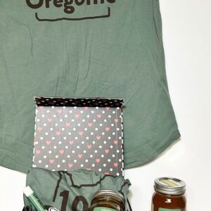 A green t-shirt with a Honey, I ❤️ You Gift Set and a t-shirt.