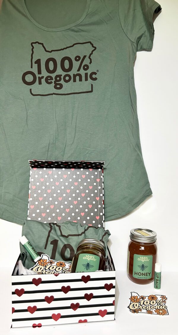 A green t-shirt with a Honey, I ❤️ You Gift Set and a t-shirt.
